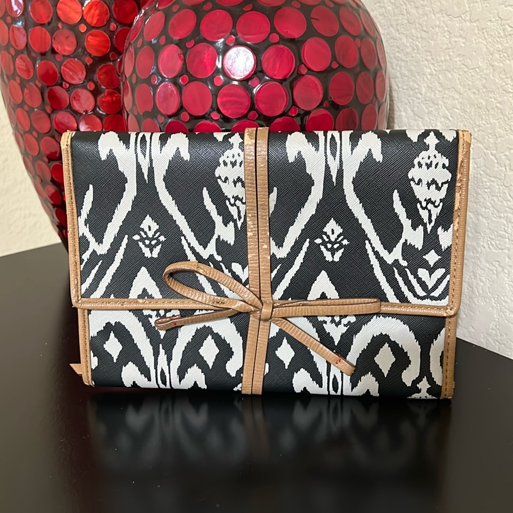 Stella & Dot 🦩 Black and White Patterned Clutch with Tan Accents